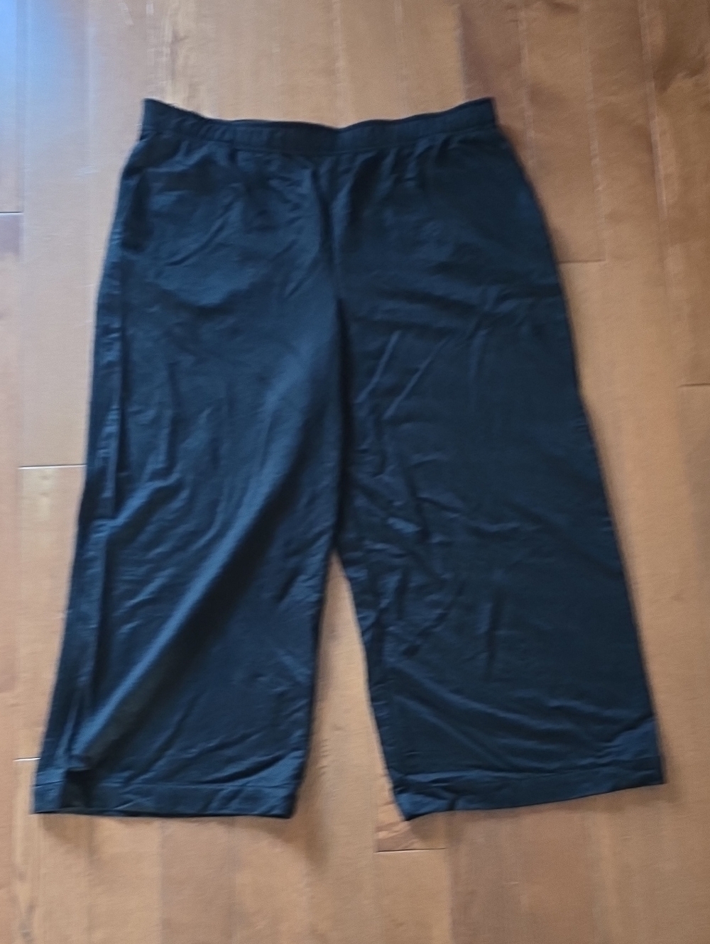 Pull-On Capri Pants